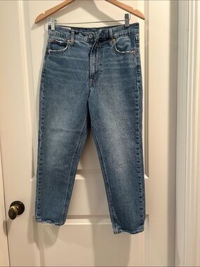 GAP Classic MOM High-Rise High-Waisted Blue distressed denim jeans size 28/6S